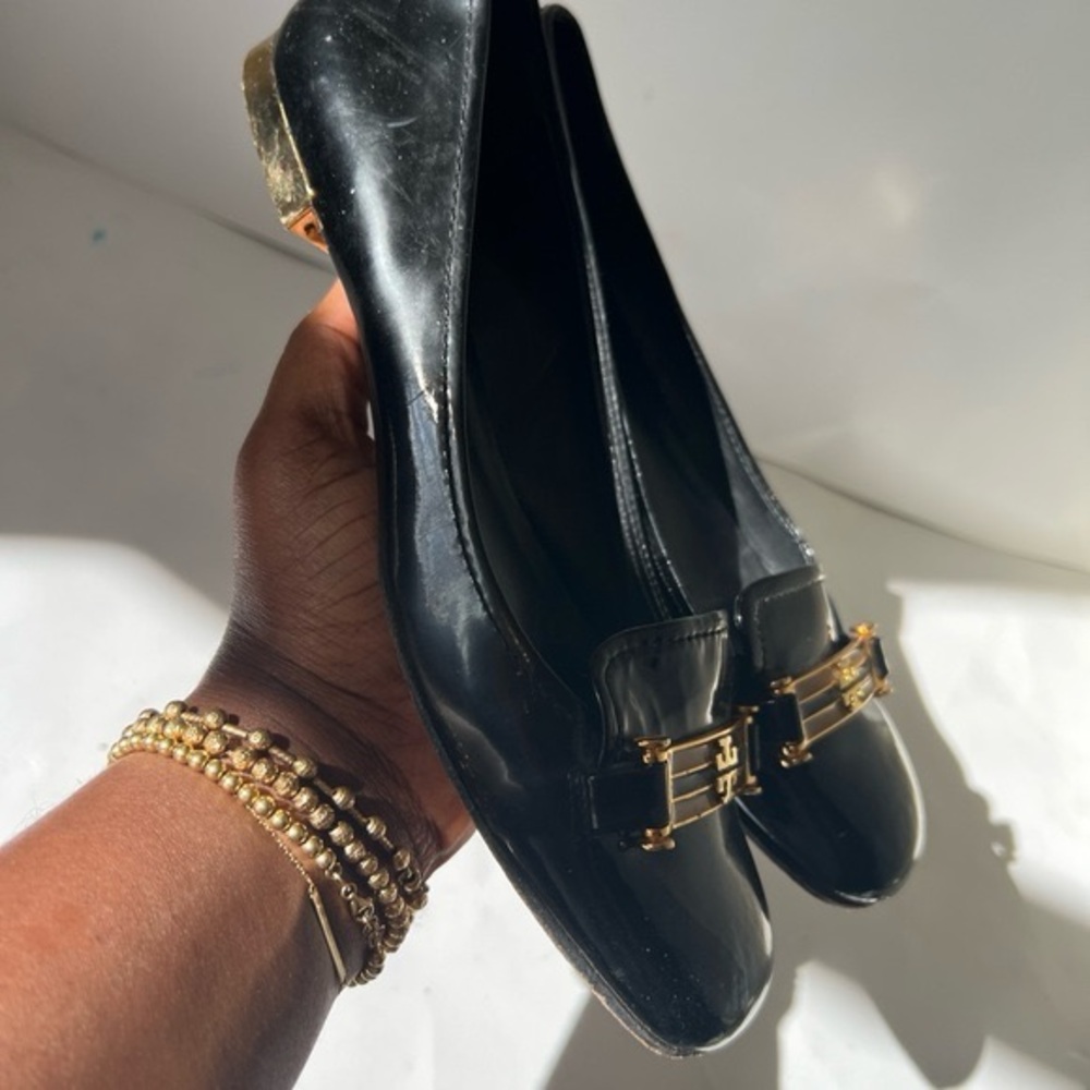Tory Burch black size 8m water look flat - Picture 3 of 6